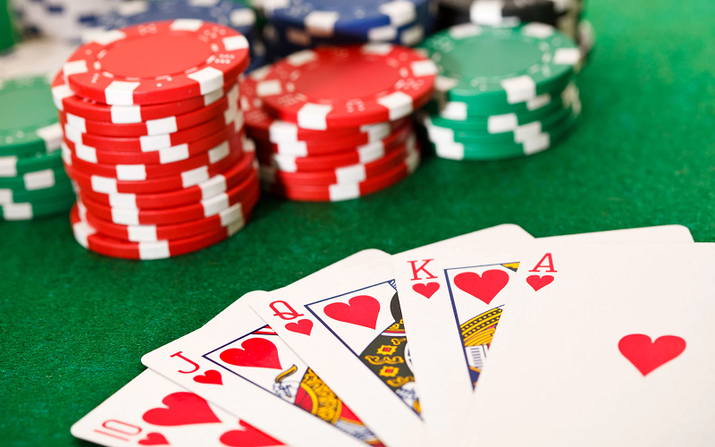 Luật chơi Poker không hề khó nếu bạn chú ý quan sát đối thủ nhiều hơn